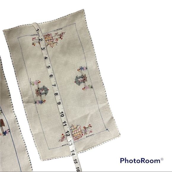 Vintage 60’s Hand embroidered tray cloth Set (of 3) - Picture 5 of 11